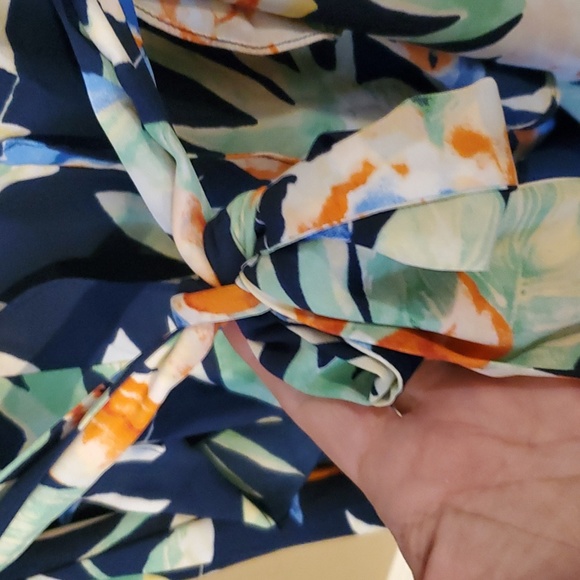 Lauren Ralph Lauren Floral Crinkled Georgette Gown in Navy Size 12 NWT'S - Picture 8 of 15